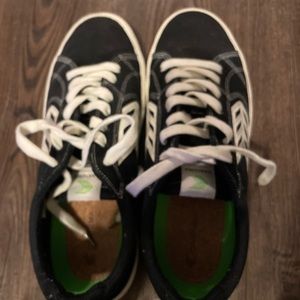 Cariuma black canvas sneakers men’s size 10